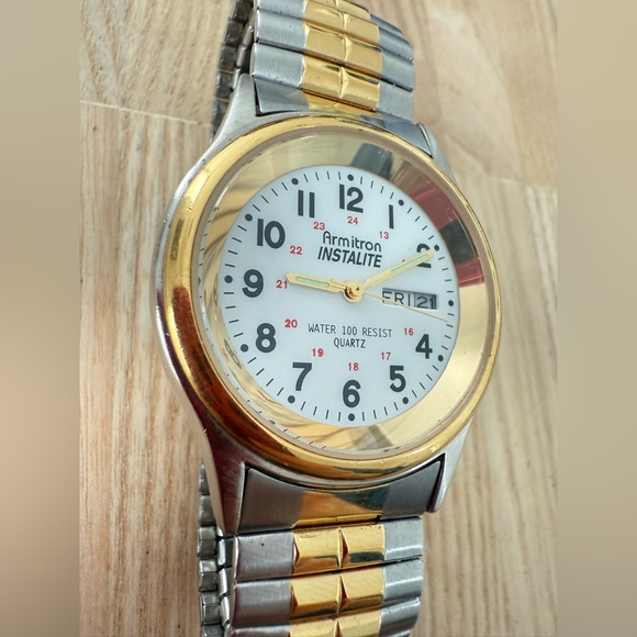 Armitron instalite men’s two tone watch NEW BATTERY - Picture 5 of 9